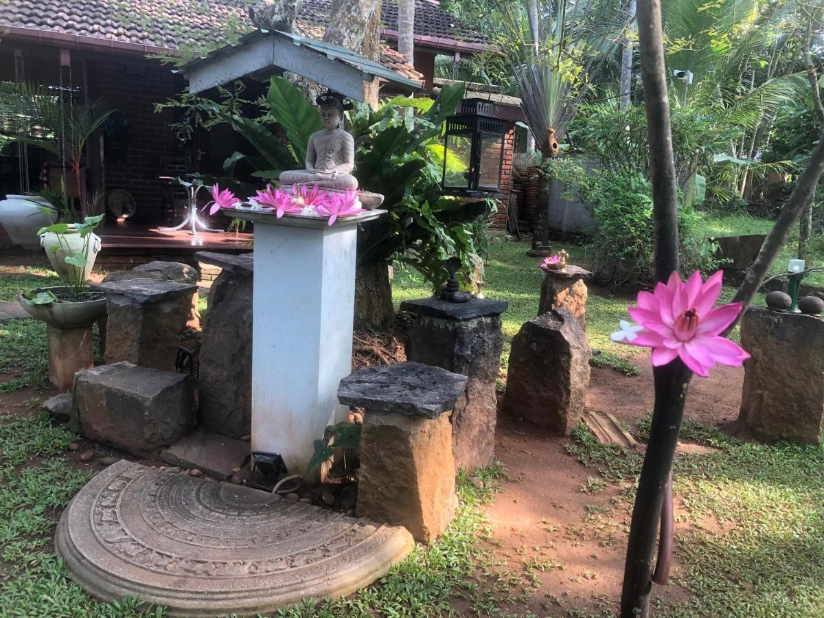 Hotel Heladiv Anuradhapura Exterior photo